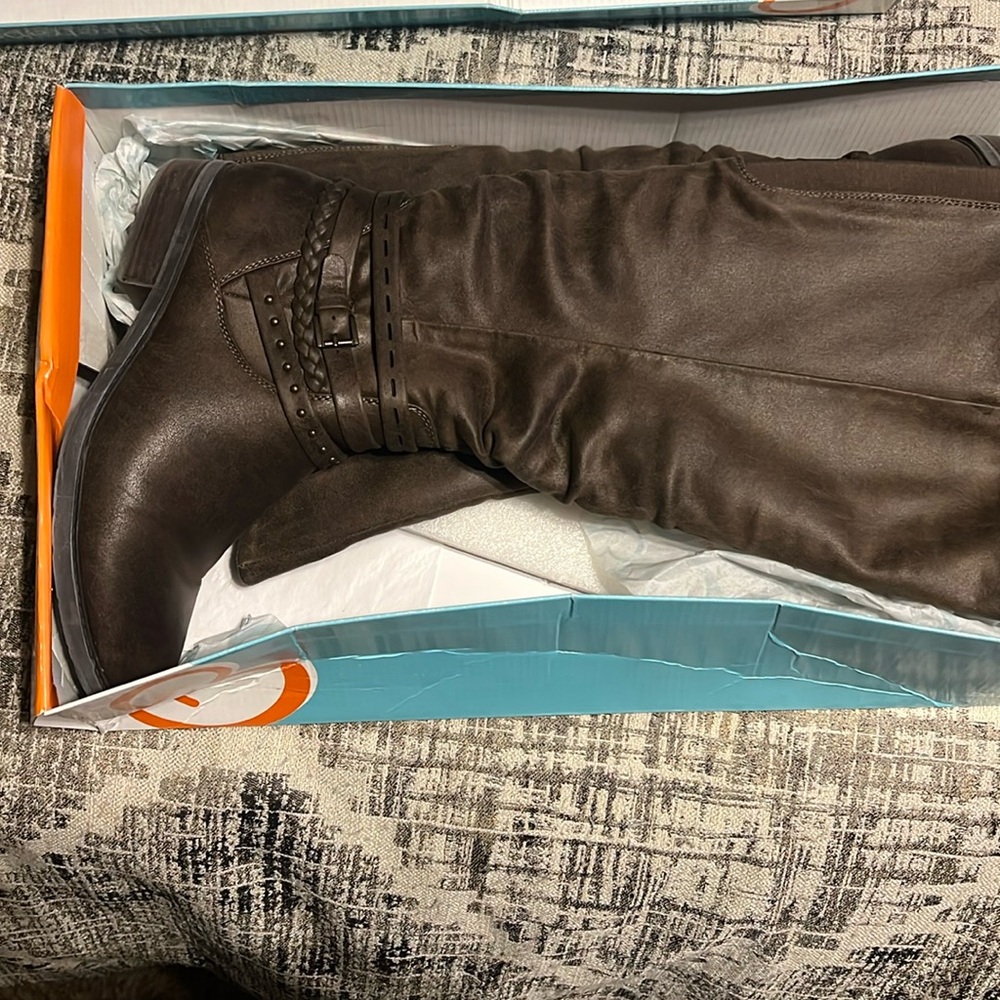 Riding boots